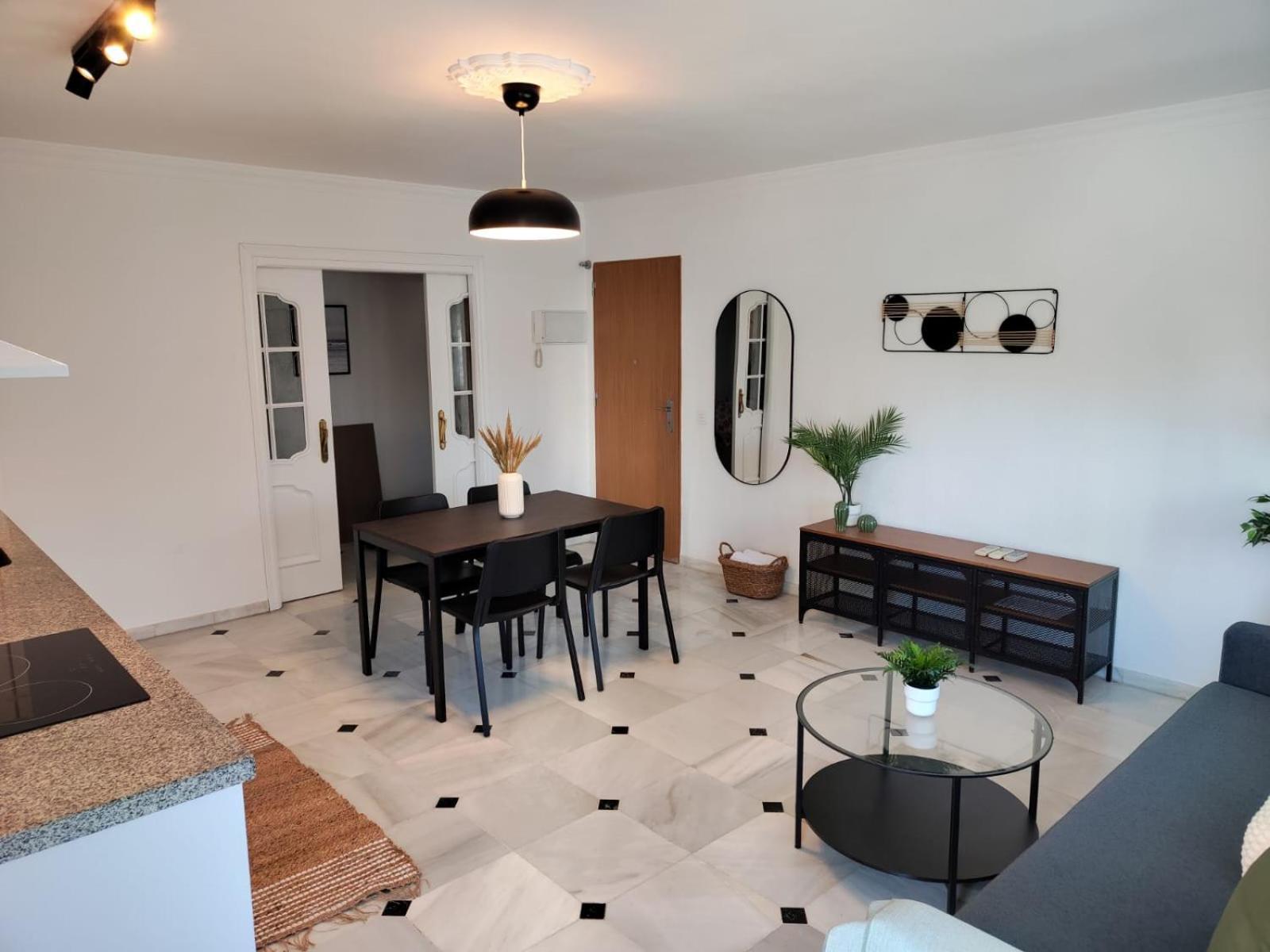 Wintowinrentals Your Home Steps From The Center Malaga Ngoại thất bức ảnh