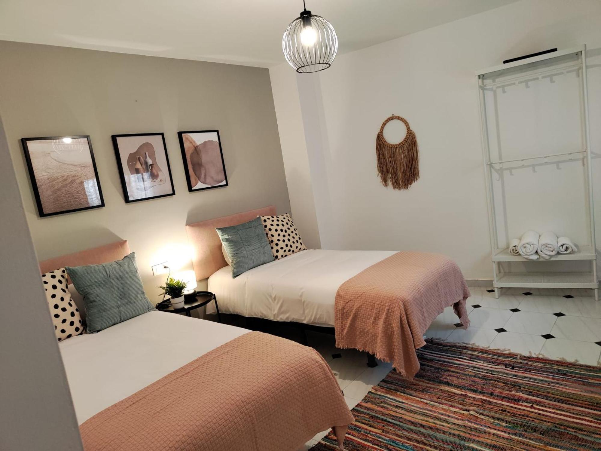 Wintowinrentals Your Home Steps From The Center Malaga Ngoại thất bức ảnh